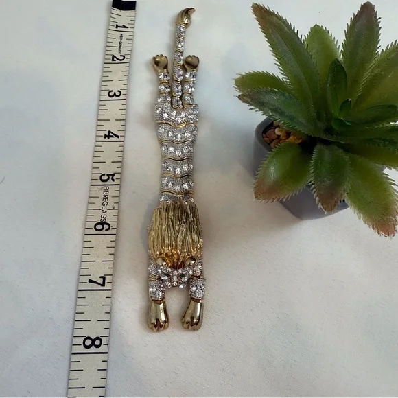 Rhinestone Gold Tone Articulated Lion Brooch - Picture 11 of 16
